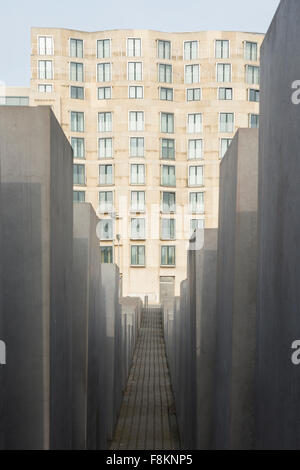 Vista dall'interno del Memoriale al assassinato ebrei di Europa Foto Stock