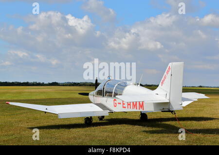 Robin DR400/R180 appartenenti a Booker Parapendio Club presso Booker Wycombe Airpark, Buckinghamshire, Inghilterra Foto Stock