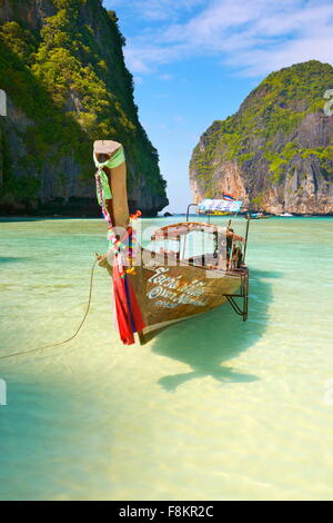 Thailandia - Maya Bay Beach sull isola di Phi Phi Leh isola, mare delle Andamane Foto Stock