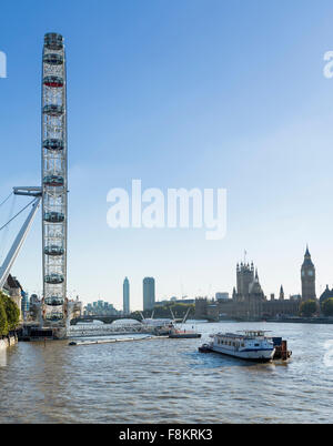 London Eye o Millennium Wheel sulla sponda sud del fiume Tamigi a Londra Inghilterra Foto Stock