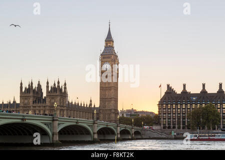 La Casa del Parlamento e dal Big Ben, Londra, Inghilterra, Regno Unito al tramonto Foto Stock