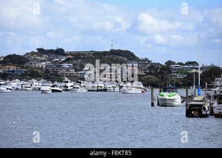 Foto panoramica che si affaccia su barche nel fiume Swan, Perth, Western Australia Foto Stock