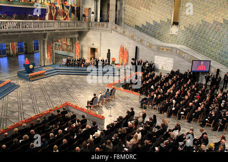 Oslo, Norvegia. Decimo Dec, 2015. Kaci Kullmann cinque (L), presidente del cinque-stati norvegese Comitato Nobel, parla al Premio Nobel per la pace cerimonia di premiazione a Oslo, Norvegia, Dic 10, 2015. I leader delle quattro principali organizzazioni tunisine Dialogo Nazionale Quartet ha ricevuto il 2015 Premio Nobel per la pace il giovedì a una cerimonia di premiazione in Oslo. Credito: Xinhua/Alamy Live News Foto Stock