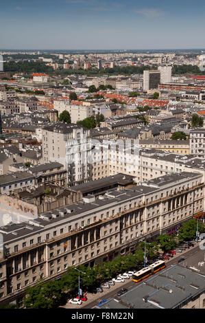 Varsavia vista dello skyline della citta' dall'hotel di alto livello finestra, paesaggio urbano, antenna delineare degli edifici, Turistico città di viaggio Foto Stock