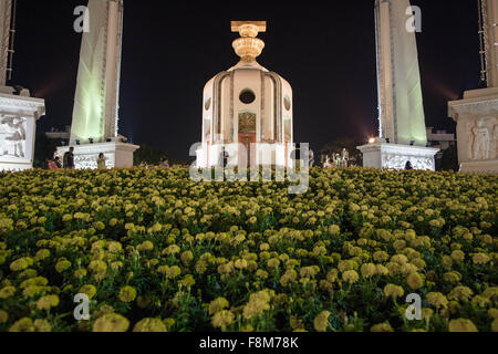 Bangkok, Bangkok, Thailandia. Decimo Dec, 2015. Una vista della democrazia il monumento di Ratchadamnoen Klang Road nel centro di Bangkok in Thailandia contrassegnare il giorno di costituzione il 10 dicembre 2015. © Guillaume Payen/ZUMA filo/Alamy Live News Foto Stock