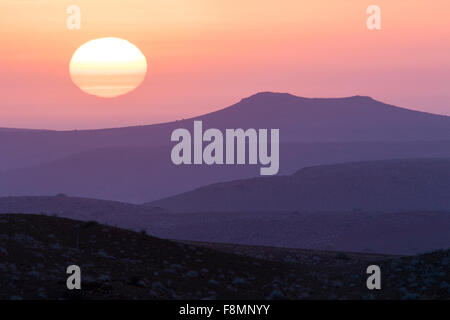 Tramonto sul Palmwag Conservancy - Deserto Rhino Camp - Damaraland, Namibia, Africa Foto Stock