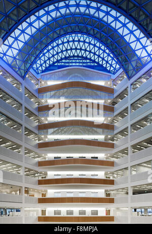 Un angelo Square, la Co-op HQ Manchester. L'atrio interno il contemporaneo premiato edificio sede del co-gruppo operativo Foto Stock