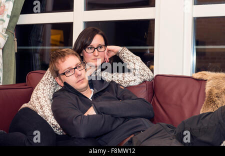 Guardare la TV Foto Stock