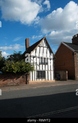 Legno bianco incorniciato cottage a Lavenham Suffolk in Inghilterra Foto Stock