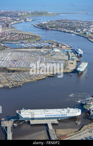 Una veduta aerea del porto di Tyne a Newcastle, guardando verso di Tynemouth Foto Stock