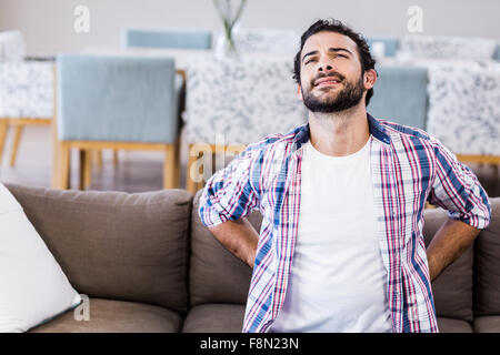 Uomo con il mal di schiena Foto Stock