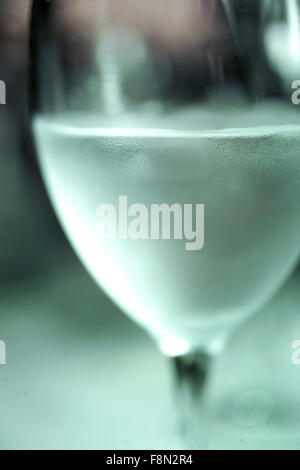 Fresco bicchiere di acqua / drink rinfrescante Foto Stock