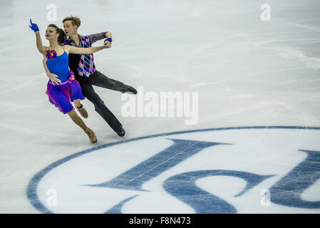 Barcellona, Spagna. 10 dicembre, 2015. In Russia la ANASTASIA SKOPTCOVA/KIRILL ALESHIN eseguire la loro danza Junior - breve programma durante il XXI ISU Grand Prix di Pattinaggio di Figura finale di Barcellona - Il ISU Grand Prix di Pattinaggio di Figura finale, che si terrà congiuntamente con l'ISU Junior Grand Prix finale, è il coronamento del Grand Prix circuito in serie e poi la seconda più importante evento internazionale per l'Unione di pattinaggio (ISU) dopo i Campionati del mondo. Credito: Matthias Oesterle/ZUMA filo/Alamy Live News Foto Stock