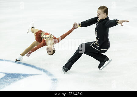 Barcellona, Spagna. 10 dicembre, 2015. In Russia la EKATERINA BORISOVA/DMITRY SOPOT eseguire la loro coppia Junior - breve programma durante il XXI ISU Grand Prix di Pattinaggio di Figura finale di Barcellona - Il ISU Grand Prix di Pattinaggio di Figura finale, che si terrà congiuntamente con l'ISU Junior Grand Prix finale, è il coronamento del Grand Prix circuito in serie e poi la seconda più importante evento internazionale per l'Unione di pattinaggio (ISU) dopo i Campionati del mondo. Credito: Matthias Oesterle/ZUMA filo/Alamy Live News Foto Stock