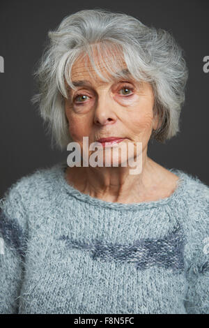 Studio ritratto di donna Senior Foto Stock