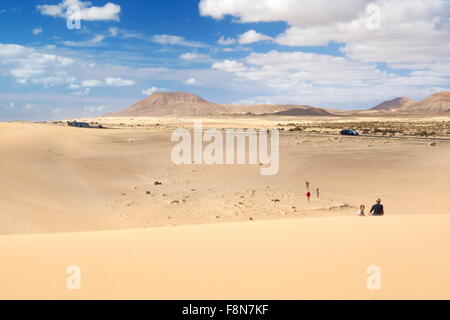 Le dune di sabbia in Parque Natural de Corralejo, Isole Canarie, isola di Fuerteventura, Spagna Foto Stock