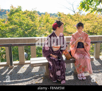 Kiyomizu-dera è un indipendente tempio buddista nella parte orientale di Kyoto. Il tempio fa parte dei monumenti storici di antiche di Kyoto Foto Stock