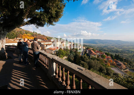 Cortona, vista da piazza Garibaldi, Toscana, Italia Foto Stock