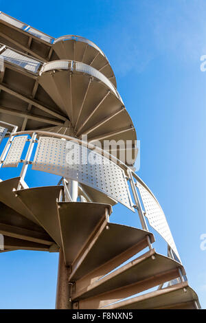 Spirale in acciaio scale o passaggi, Giubileo Campus, Università di Nottingham e Nottingham, Inghilterra, Regno Unito Foto Stock