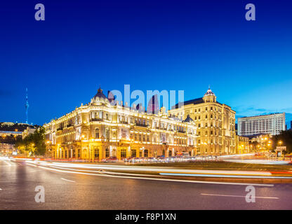 Baku - 30 Maggio 2014: Azneft quadrato su 30 Maggio a Baku, in Azerbaijan. Azneft Square è una delle più grandi piazze di Baku Foto Stock