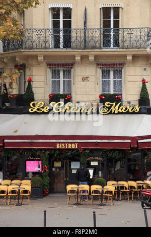 Il Bistro Le Champ Mars su Avenue de la Bourdonnais a Parigi, Francia Foto Stock