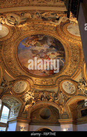 Bellissimi soffitti dipinti nel museo del Louvre di Parigi, Francia. Foto Stock