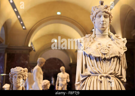 Il Greco antico statue esposte al Museo del Louvre a Parigi, Francia. Foto Stock