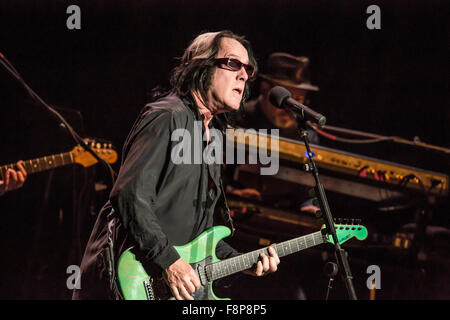 Detroit, Michigan, Stati Uniti d'America. Il 9 dicembre, 2015. TODD RUNDGREN eseguendo sul suo 2015-2016 Winter Tour al Fillmore a Detroit, MI per il 9 dicembre 2015 © Marc Nader/ZUMA filo/Alamy Live News Foto Stock