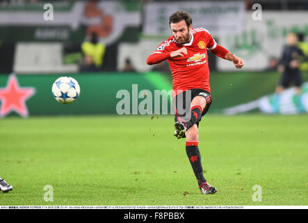 Wolfsburg, Germania. L'8 dicembre, 2015. Juan Mata (Man U) Calcio/Calcetto : UEFA Champions League Group B match tra VfL Wolfsburg 3-2 Manchester United a Arena Volkswagen a Wolfsburg, in Germania . © Takamoto Tokuhara/AFLO/Alamy Live News Foto Stock