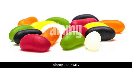Colorato Jelly Beans su sfondo bianco Foto Stock