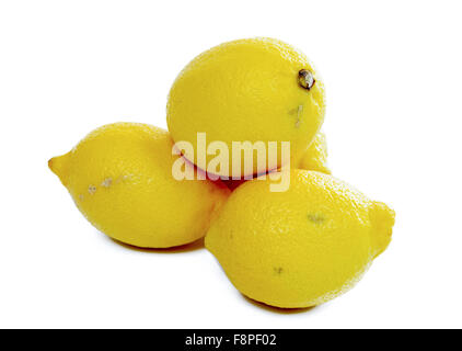 Molti limoni isolati su sfondo bianco Foto Stock
