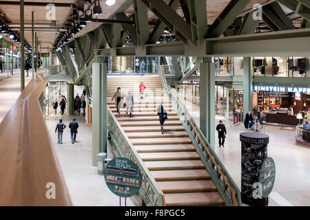 Vista interna del primo concetto shopping mall,Bikini,Berlino, Germania Foto Stock