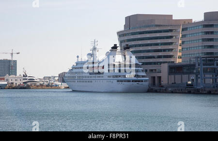 Luxury Cruise Ship Star brezza in Barcelona porto interno Spagna Foto Stock