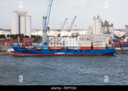 Contenitore della nave 'Katharina B' ormeggiato a Port Everglades Harbour, Florida, Stati Uniti d'America Foto Stock
