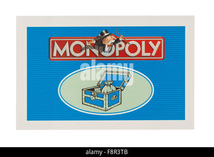 Edizione in lingua inglese di monopolio che mostra Community Chest Card, il classico gioco di scambi commerciali da Parker Bro Foto Stock