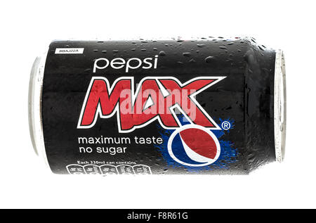 Freddo può della Pepsi Max su sfondo bianco Foto Stock