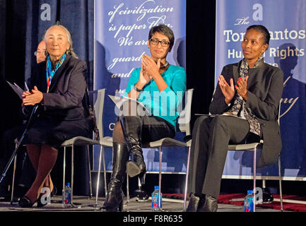 Il Lantos basi per i Diritti Umani e la giustizia awards 2015 Lantos Diritti Umani premio a Rebiya Kadeer, Irshad Manji, e Ayaan Hiris Ali nel corso di una cerimonia al Campidoglio di Washington il 10 dicembre 2015. Credito: Ron Sachs /dpa - nessun filo servizio- Foto Stock