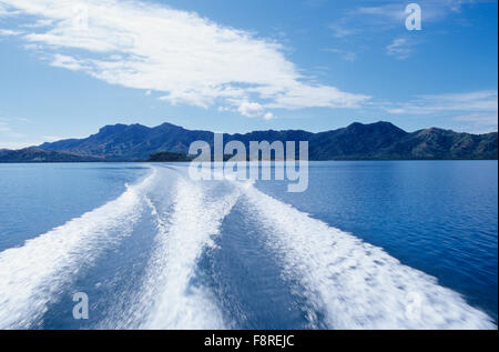 Isole Fiji, vista di Vanua Levu e Nukubati Island il viaggio in battello da Nukubati Island Resort Foto Stock