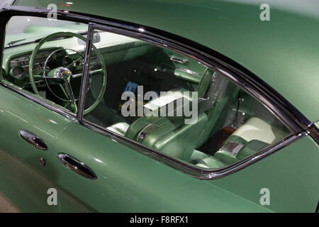 1955 Biscayne sul display al Petersen Automotive Museum di Los Angeles, CA, Stati Uniti d'America Foto Stock