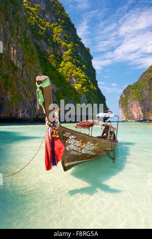 Thailandia - Phang Nga, Maya Bay sull isola di Phi Phi Leh isola, mare delle Andamane Foto Stock