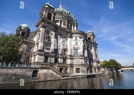 Berliner Dom e il fiume Sprea a Berlino, Germania. Foto Stock