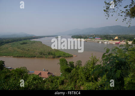 Il fiume Mekong al Triangolo d Oro fra Myanmar, Thailandia e Laos del sud-est asiatico Foto Stock