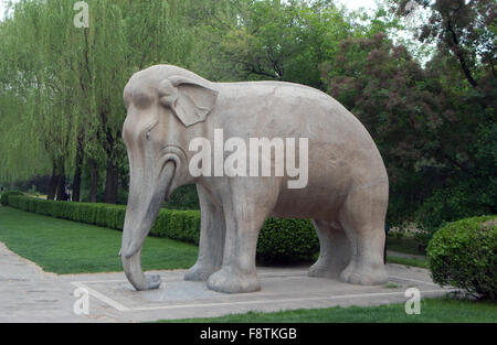 Via Sacra del viale di statue, elefante, Tombe Ming, Pechino, Cina Foto Stock