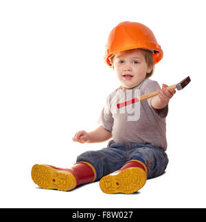 Bambino in hardhat con martello. Isolato su sfondo bianco con ombra Foto Stock