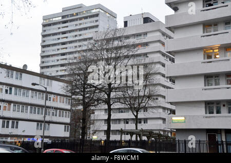 Londra, UK, 11 dicembre 2015, la gente non avrà più il diritto di vivere nella loro casa del consiglio per la vita in futuro dopo i ministri hanno spostato a imporre un limite di cinque anni sul nuovo tenancies. Credito: JOHNNY ARMSTEAD/Alamy Live News Foto Stock