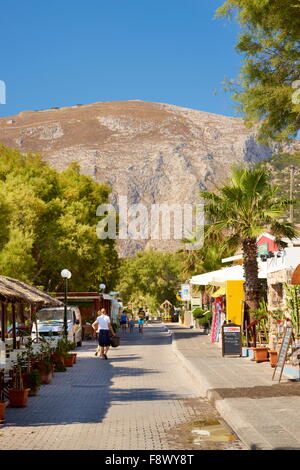 Villaggio costale Kamari, isola di Santorini, Cicladi, Grecia Foto Stock