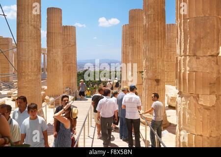 Atene - Acropoli, passaggio attraverso i Propilei, Grecia Foto Stock