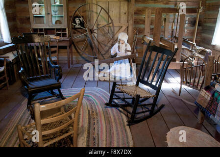 La mostra dei primi Oregon Trail decantatore cabin a Fort Walla Walla Washington, Stati Uniti d'America, 2105. Foto Stock