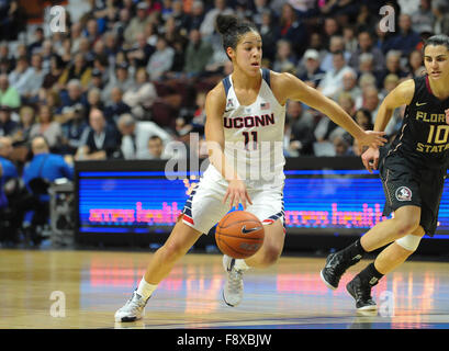 Uncasville, Connecticut, Stati Uniti d'America. Undicesimo Dec, 2015. Kia infermiere (11) di Uconn Huskies in azione durante una partita contro la Florida State Seminoles presso il Mohegan Sun Arena di Uncasville, Connecticut. Gregorio Vasil/CSM/Alamy Live News Foto Stock