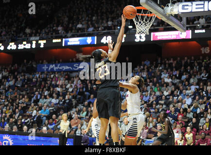 Uncasville, Connecticut, Stati Uniti d'America. Undicesimo Dec, 2015. Ivey macellazione (23) di stato della Florida in azione durante una partita contro di Uconn Huskies presso il Mohegan Sun Arena di Uncasville, Connecticut. Gregorio Vasil/CSM/Alamy Live News Foto Stock